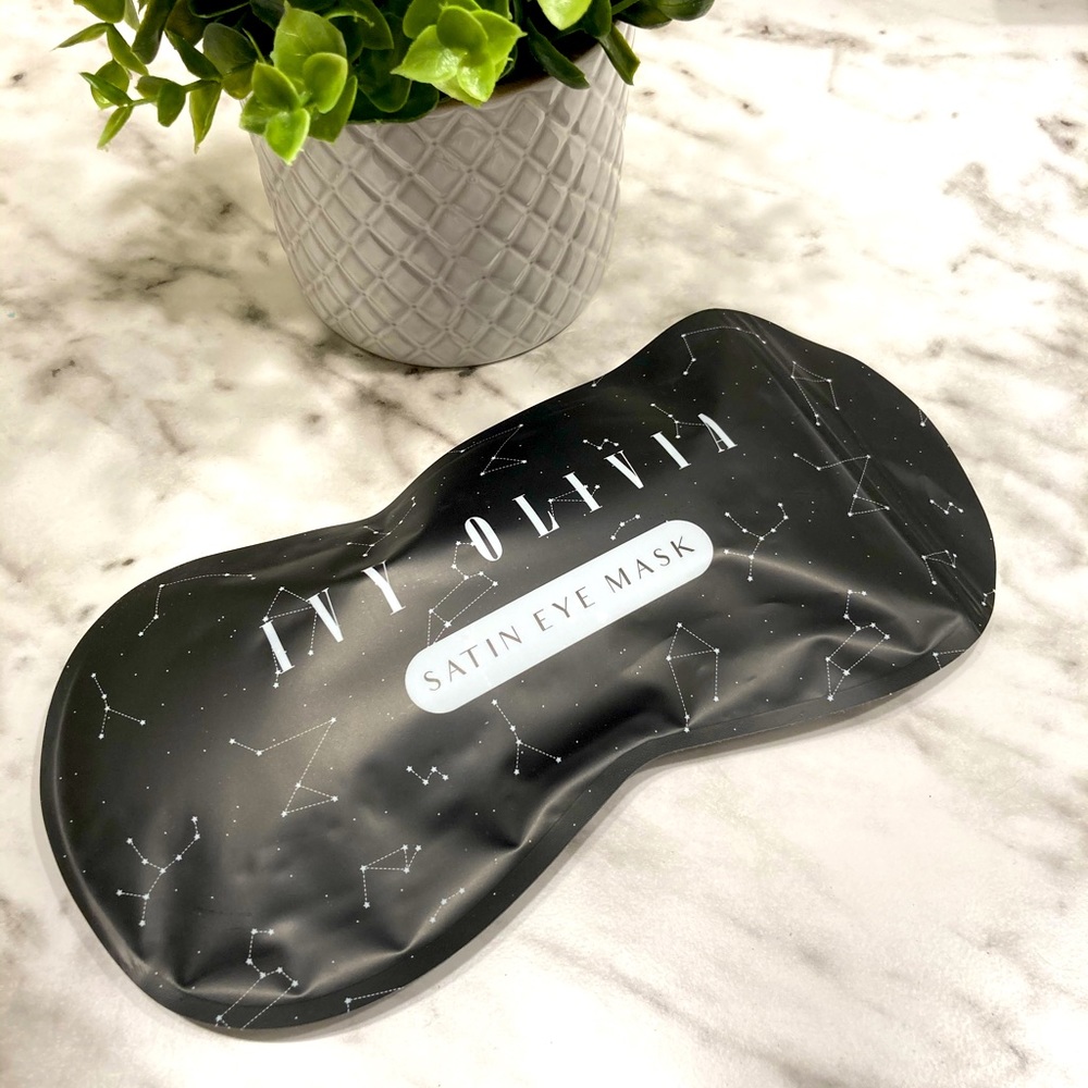 NWT Ivy Olivia Satin Eye Mask